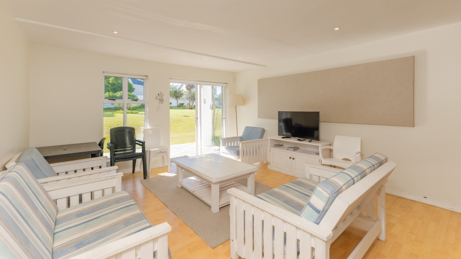 To Let 3 Bedroom Property for Rent in Struisbaai Western Cape